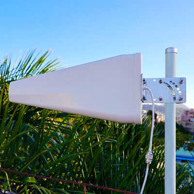 Υπαίθρια συμπληρωματική κεραία 700MHz σημάτων κούτσουρων περιοδική 12dBi σε 2700MHz